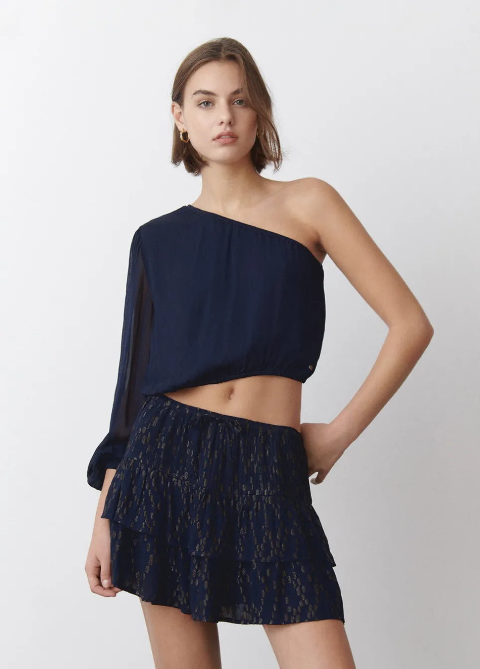 Blusa Assimetrica Colar Choker
