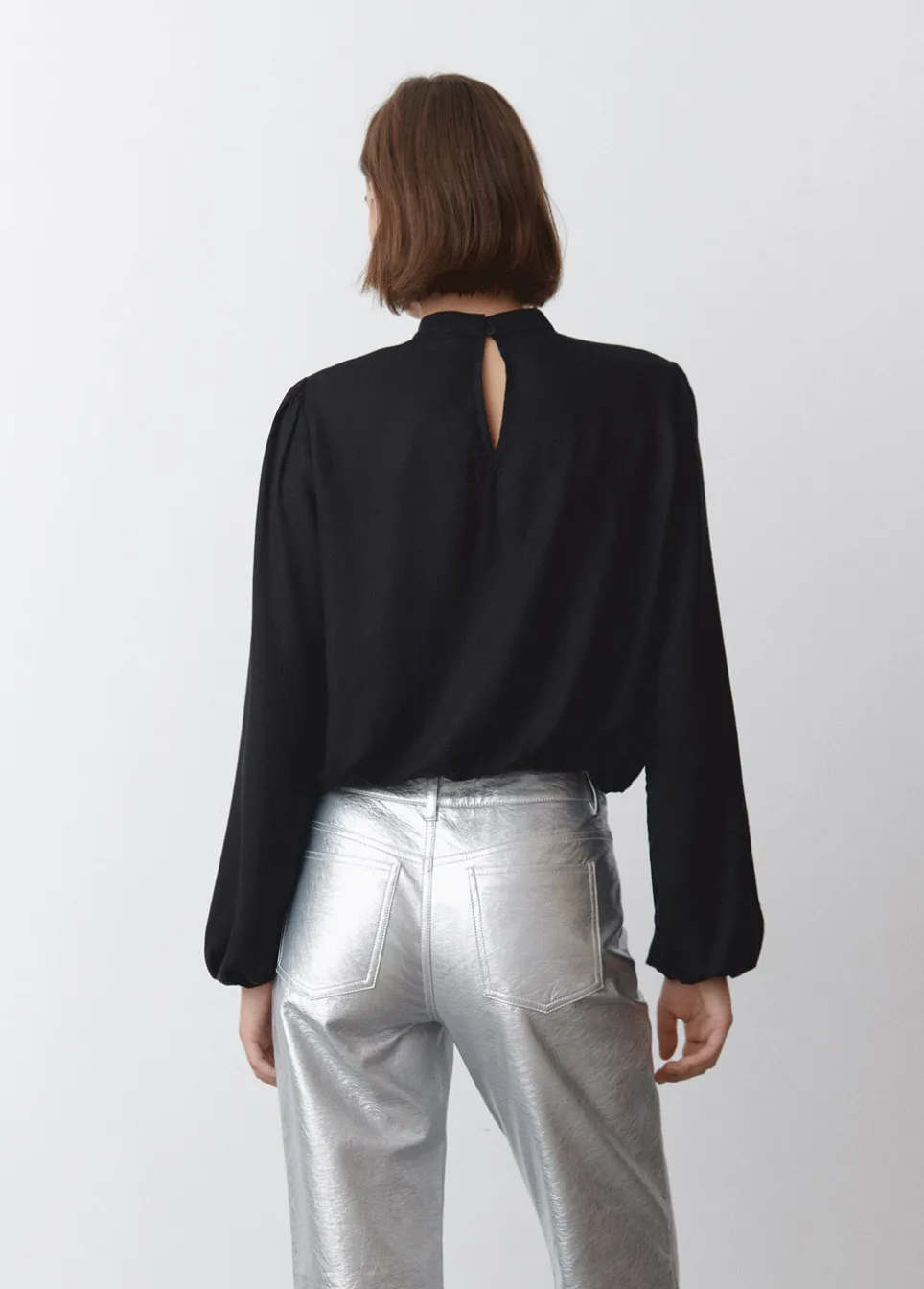 Blusa Lisa Com Colar Choker