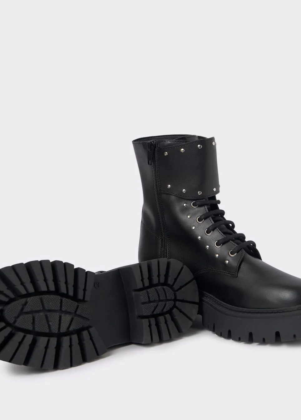 Bota Cordoes Tachas